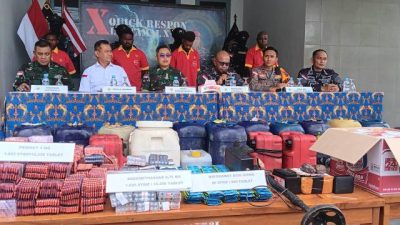 Seludupkan 420 liter BBM dan obat ilegal 4 pelaku diamankan Tim XQR Satrol Lantamal X