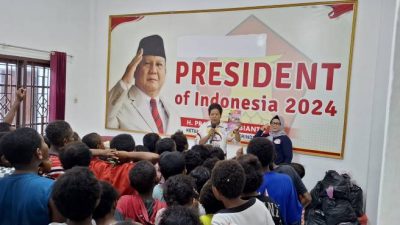 Bagikan buku saku UU Perlindungan anak, Yanni : hal ini semata untuk edukasi kepada generasi muda