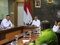 Paulus Waterpauw Sarankan Pemkab Lanny Jaya Kontrak Guru OAP