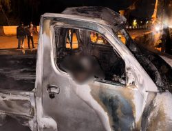 Mobil Gran Max Terbakar Usai Tabrak Pembatas Jalan di Ringroad Jayapura, Dua Orang Tewas di Lokasi